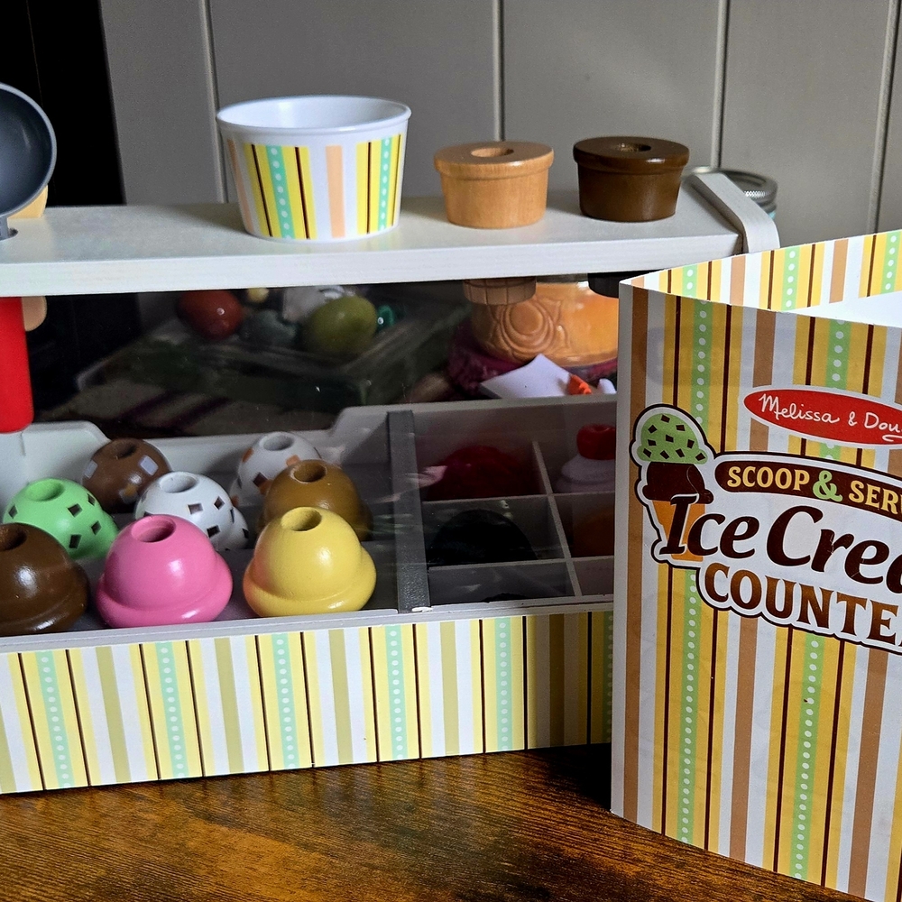 Melissa & Doug Ice Cream Counter Play Set